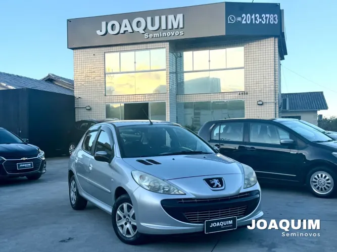 Peugeot 207 XR 1.4 Flex 8V 5P 2011