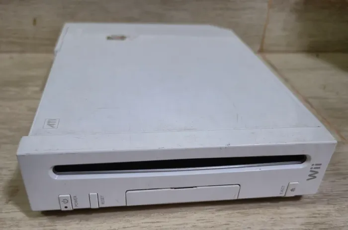 Nintendo Wii com defeito para uso de peças liga mais aparece um erro