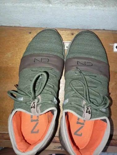Tênis Under Armour N 42 em perfeito estado 