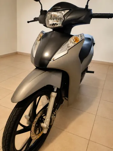 Vende-se Honda Biz 2023