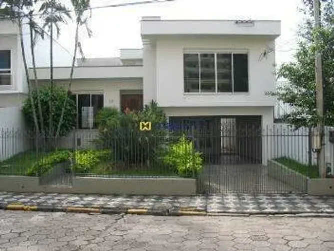 Casa comercial averbada à venda no bairro Centro em Itajaí