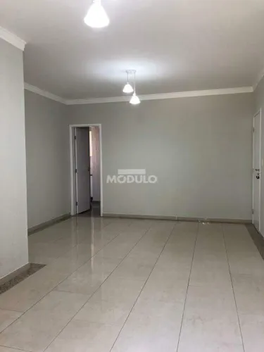 Apartamento disponível para locação no bairro Santa Mônica.