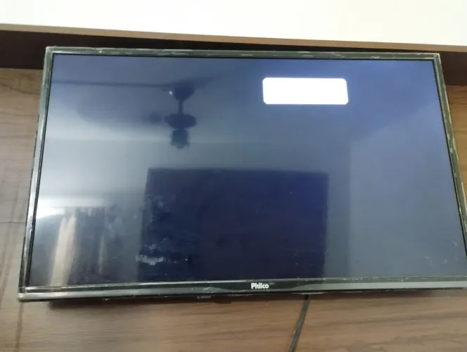 Televisão Philco 32 polegadas, com película de proteção, sem nenhum detalhe ou avaria ! 