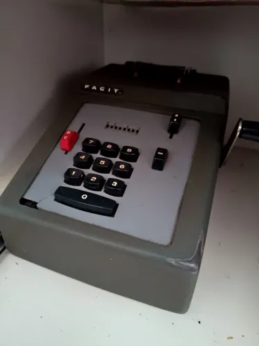 Calculadora de mesa antiga