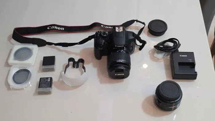 Canon T6 + lente e acessórios 