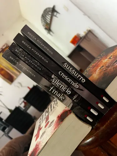 Série Hush Hush completa