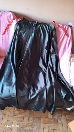 Vendo capa de Exú,  preta com detalhes vermelhos. 1,32cm de altura. Ótimo estado.