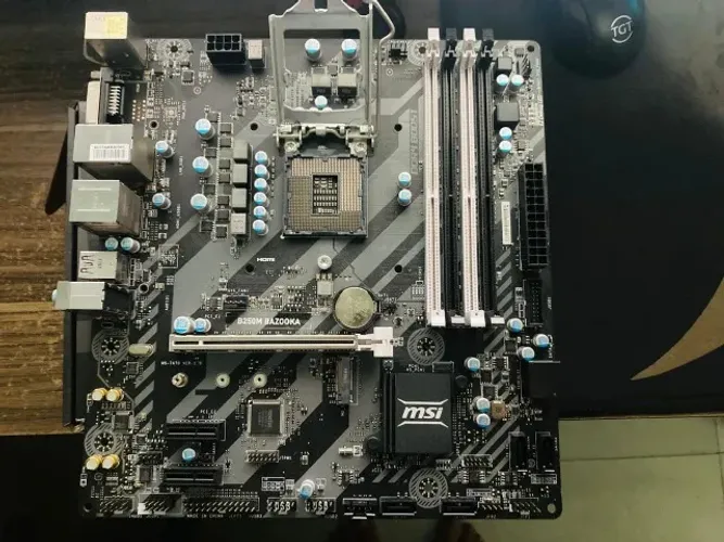 Placa-mãe MSI B250M Bazooka - Com Defeito / Para Conserto