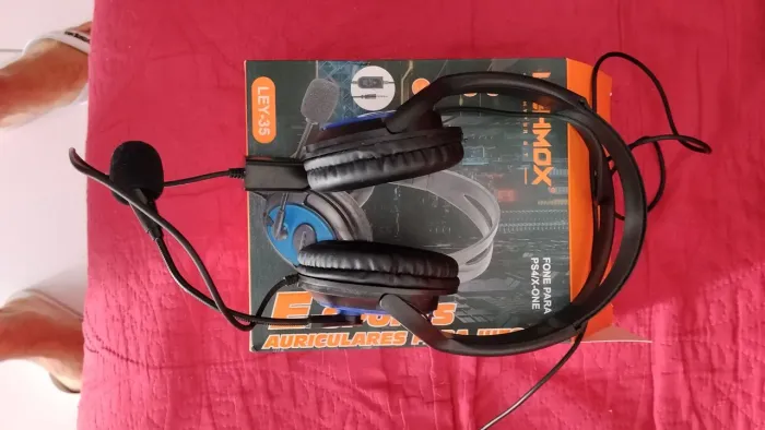 Fone de ouvido com fio 