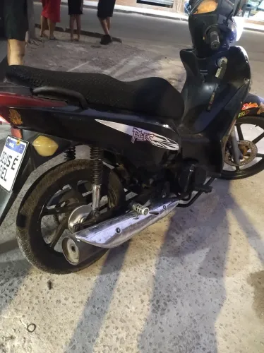 Moto boa 2 pneus bom partida elétrica bateria boa farol será buzina tudo funcionando moto 