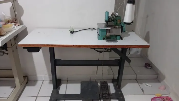 Máquina de costura overloque 