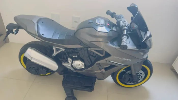 Moto eletrica infantil nova