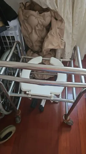 Cama hospitalar, cadeiras de rodas e banho, andador