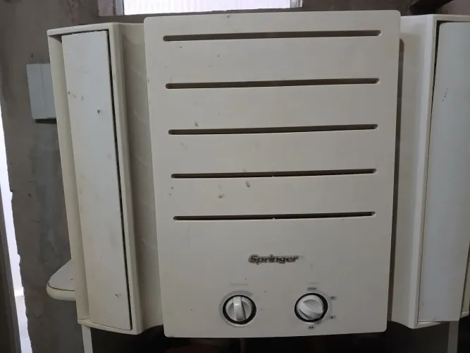 Vendo ar-condicionado de janela 7500 btus 127volts usado 600 reais