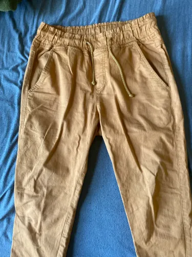 Calça jogger caqui pouco usada
