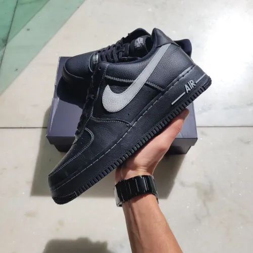 Tênis Nike Air Force 1 LV8