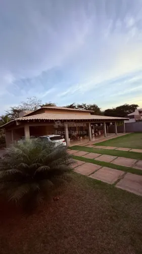 Rancho em Fronteira Na Beira do Rio Grande.