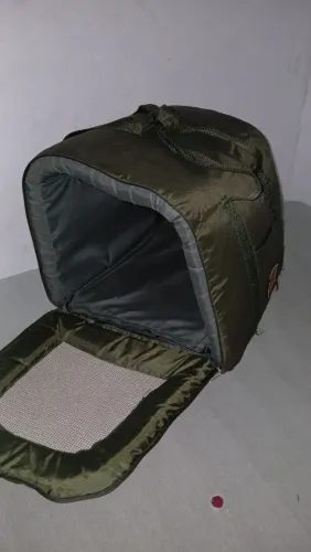 Vendo uma casinha de transporte pra cachorro ou gato TM M valor $60