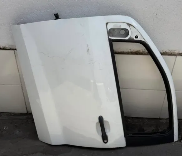 Porta esquerda MOBI / STRADA NOVA 