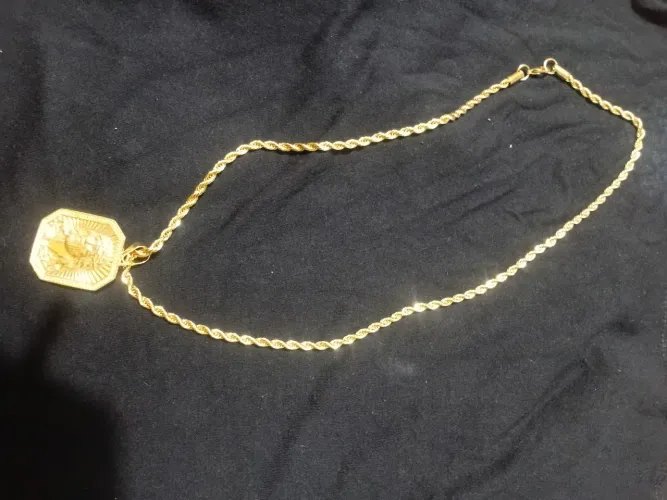 Cordão Baiano trançado masculino dourado com medalha de face de Cristo*novo*!