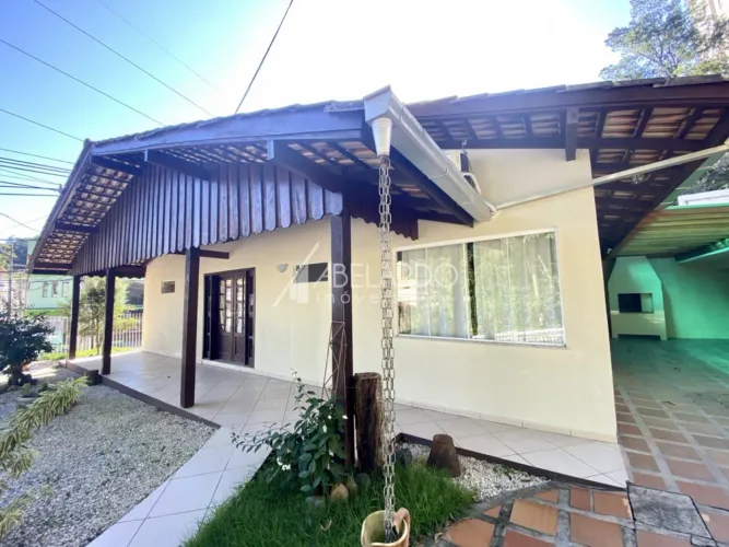 CASA MOBILIADA, COM SALA COMERCIAL INCLUSA, LOCALIZADA NO BAIRRO VELHA EM BLUMENAU