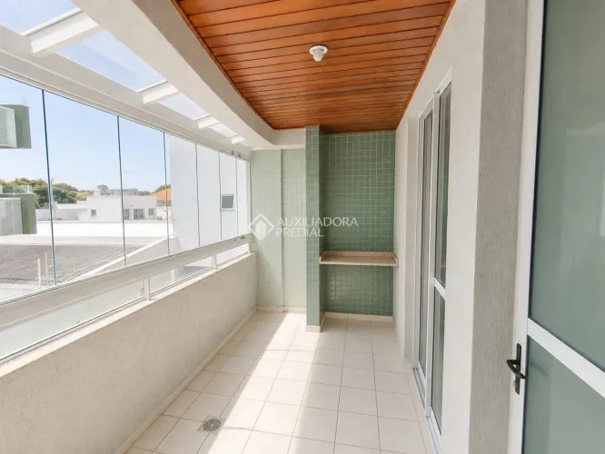 Apartamento com 2 Quartos (1 Suíte), Vaga de Garagem e Hobby Box no Bom Abrigo - Florianóp