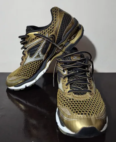 Tênis Mizuno Wave Creation 17 Dourado