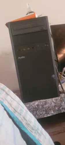 CPU dual core, HD 500, 4gb de memória.