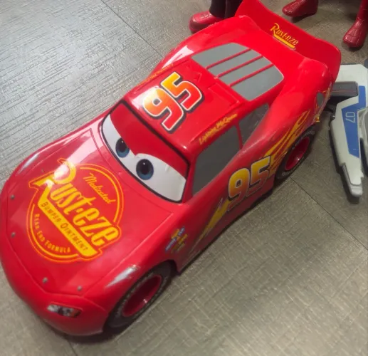 Carrinho mcqueen grande 