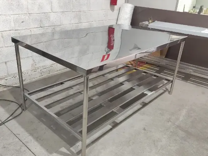 Mesa inox 2,20×0,70×0,90 com prateleira tampo 22# 