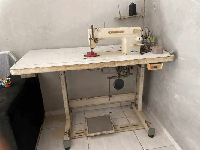 Máquina de Costura Industrial Reta