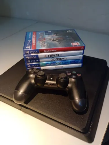 Vende-se Playstation 4 slim