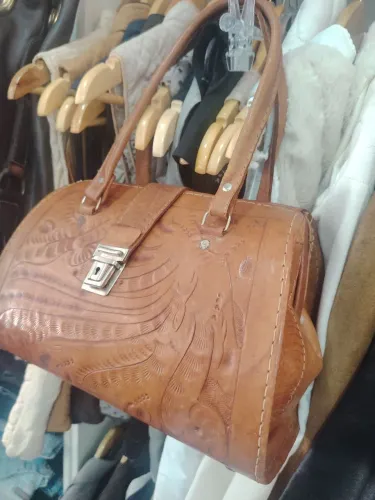 Bolsa baú vintage de couro