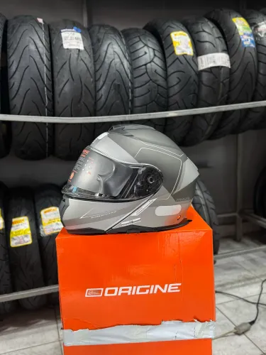 Capacete escamoteável origine