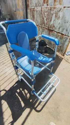 Cadeira de banho conservada