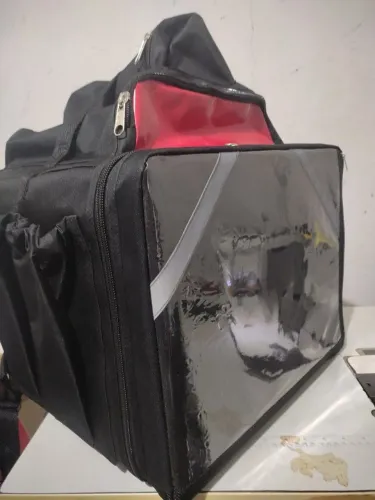 Vendo Bag toda forrada do mesmo. Completa isopor