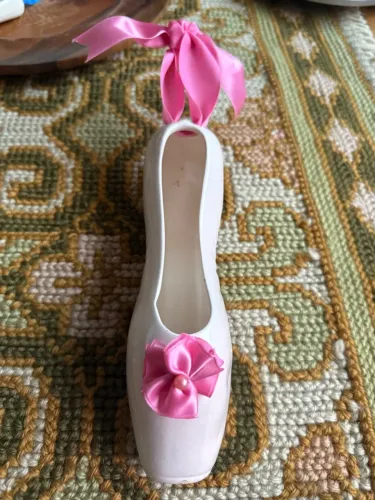 Sapatilha de balé decorativa em cerâmica esmaltada