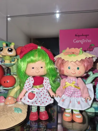 Duas Bonecas Pesseguinho Maçãzinha Moranguinho Estrela 