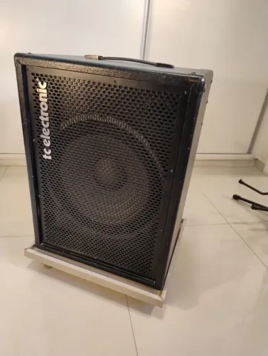 Amplificador Para Baixo 250w - Tc Eletronic Bg250 Combo (Usado)