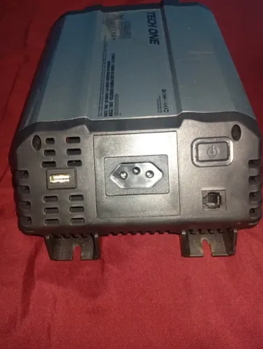 Inversor de 24volts para 220volts tech one