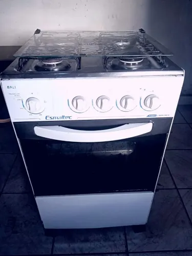Fogão 4 bocas funcionando ótimo