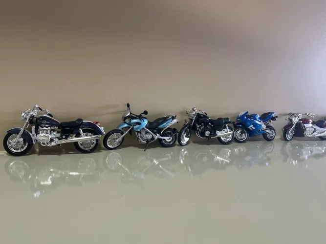 Réplicas de motos variadas