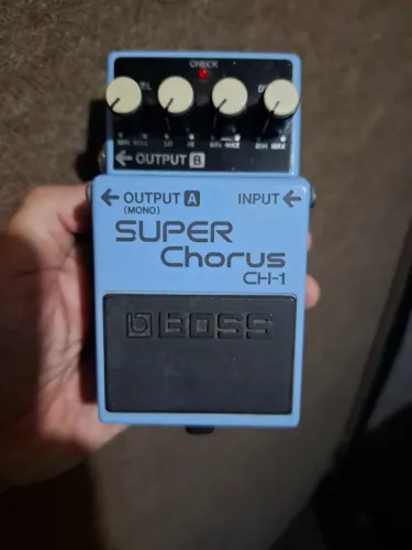Pedal Boss Super Chorus Ch-1 na caixa