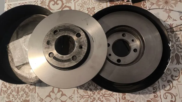 Par Disco freio ventilado dianteiro HB20/Kia Rio - NOVO NA EMBALAGEM C/ NF - BD5206