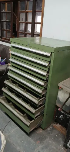 Armário para torno mecânico 