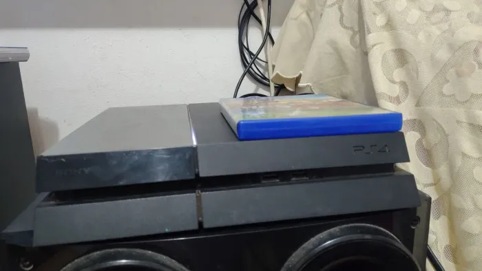VENDO PS4 FAT 500GB + 1 JOGO