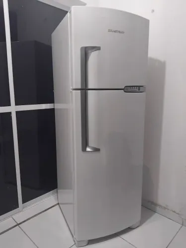 Geladeira frosfre BRASTEMP muito conservada.