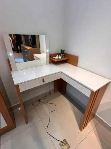 Penteadeira Glow<br>PENTEADEIRA GLOyrafers<br>R$799,00<br>PENTEADEIRA GLOWzPentiafeita<br>R$799,00