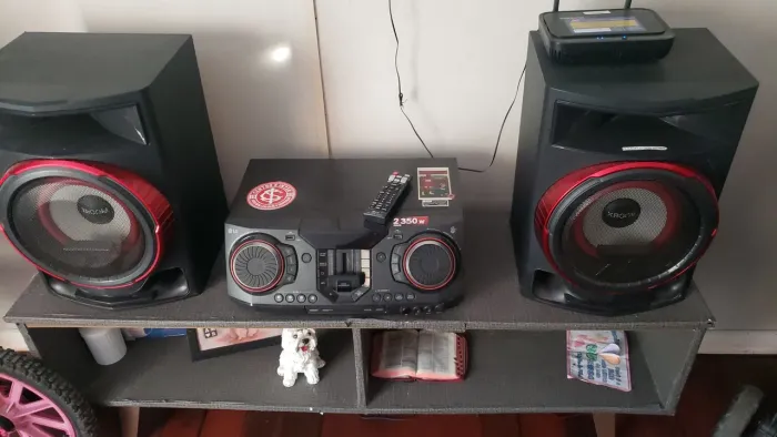Mini System LG Xboom CL87. 2350 RMS, potente ideal para festas e eventos.Sem marcas de uso