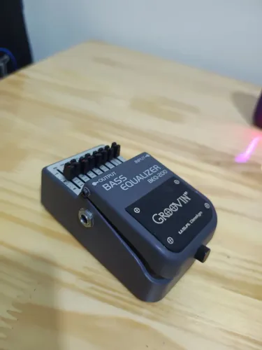 Pedal equalizador bass